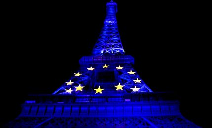 In Francia i monumenti in blu in onore della presidenza Ue