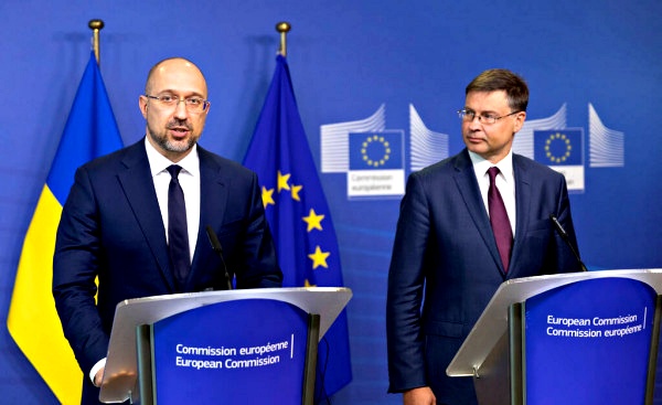 Dombrovskis al primo ministro ucraino: “Siamo uniti nel sostenervi”