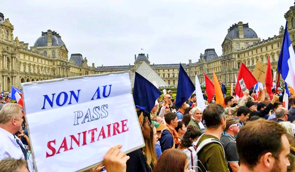 Il governo francese intende revocare pass vaccinale a fine marzo