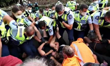 Covid, nuove proteste No vax in Nuova Zelanda: decine di arresti