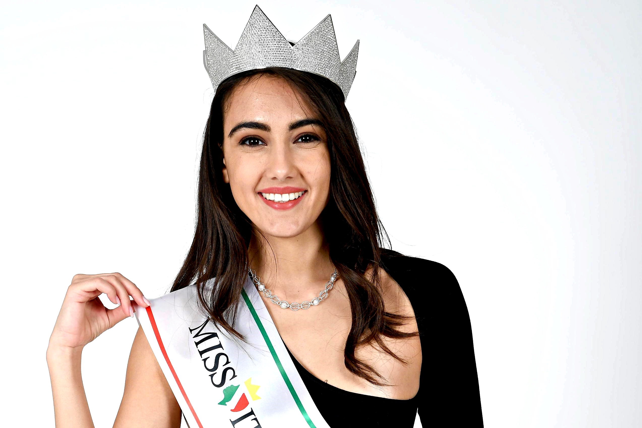 Miss Italia 2021, incoronata la napoletana Zeudi Di Palma