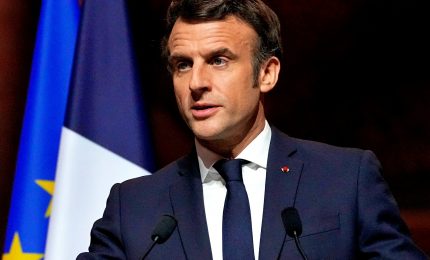 Macron: sì a destino europeo Ucraina, no a fast-track adesione