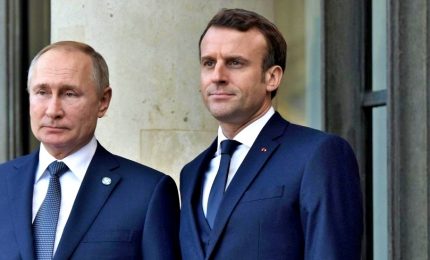 Putin chiama Macron: raggiungeremo i nostri obiettivi. Eliseo: "Peggio deve ancora venire"