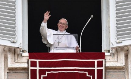 Papa Francesco: ripudiare la guerra, atto barbaro e sacrilego