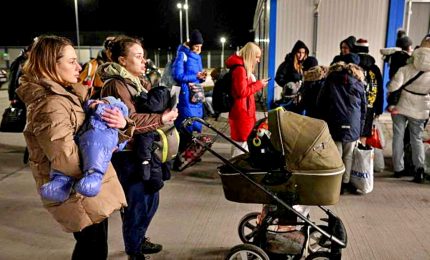 La Polonia accoglie i rifugiati ucraini che arrivano in pullman