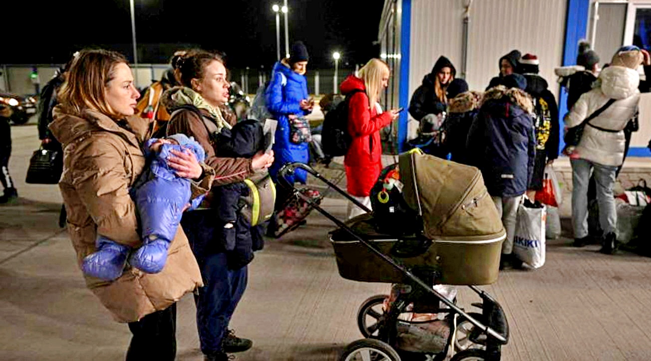 La Polonia accoglie i rifugiati ucraini che arrivano in pullman