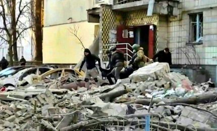 Bombe su teatro Mariupol. Autorità cittadine: attacco cinico