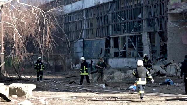 Drone bombarda l’edificio dell’Accademia delle Scienze a Kiev