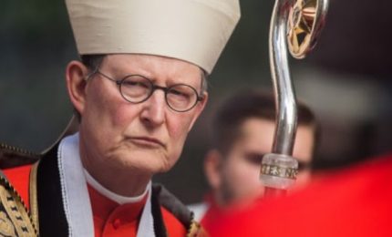 Abusi sessuali, il cardinale Woelki offre dimissioni. Il Papa (per ora) non le accetta