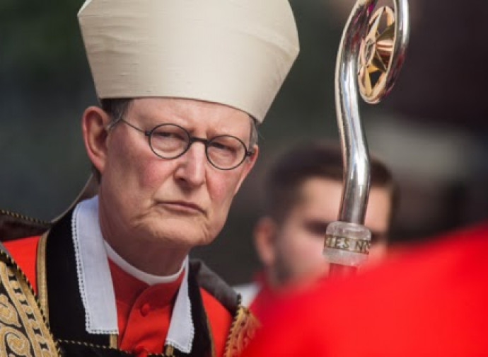 Abusi sessuali, il cardinale Woelki offre dimissioni. Il Papa (per ora) non le accetta