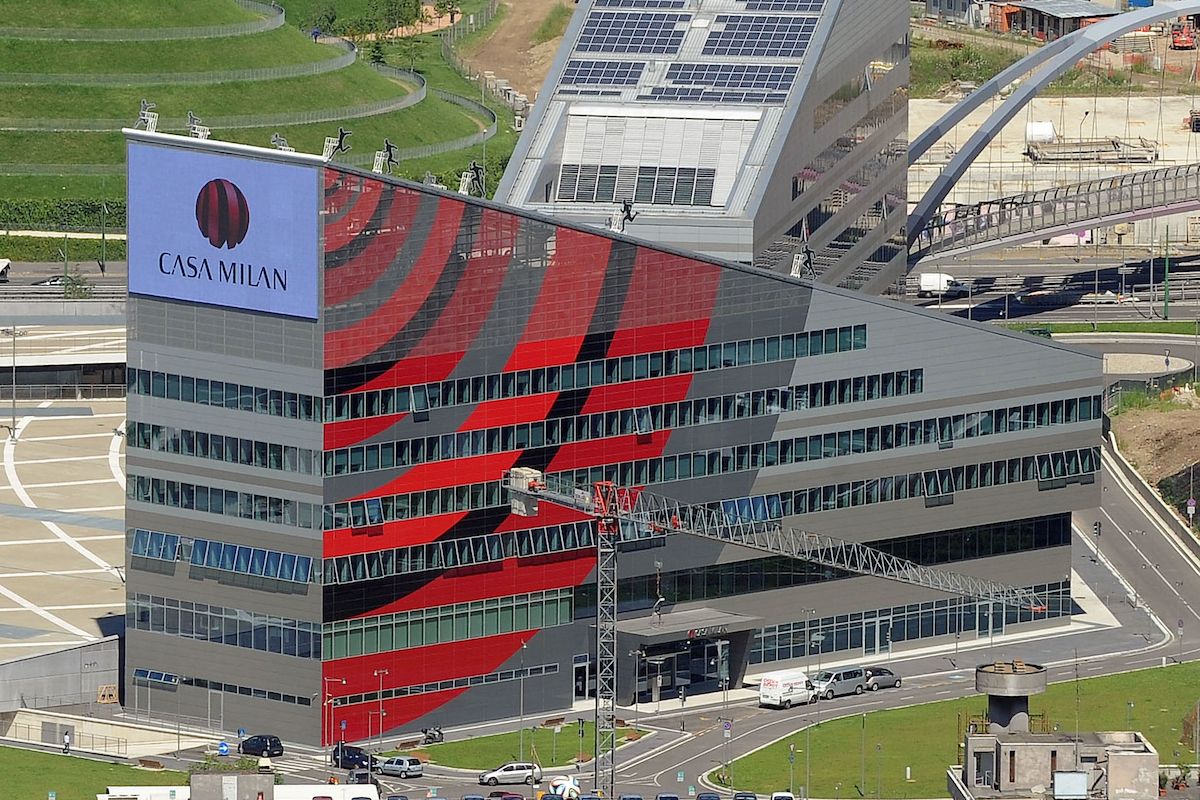 Milan in vendita per oltre 1 miliardo, contatti tra Elliott e Investcorp