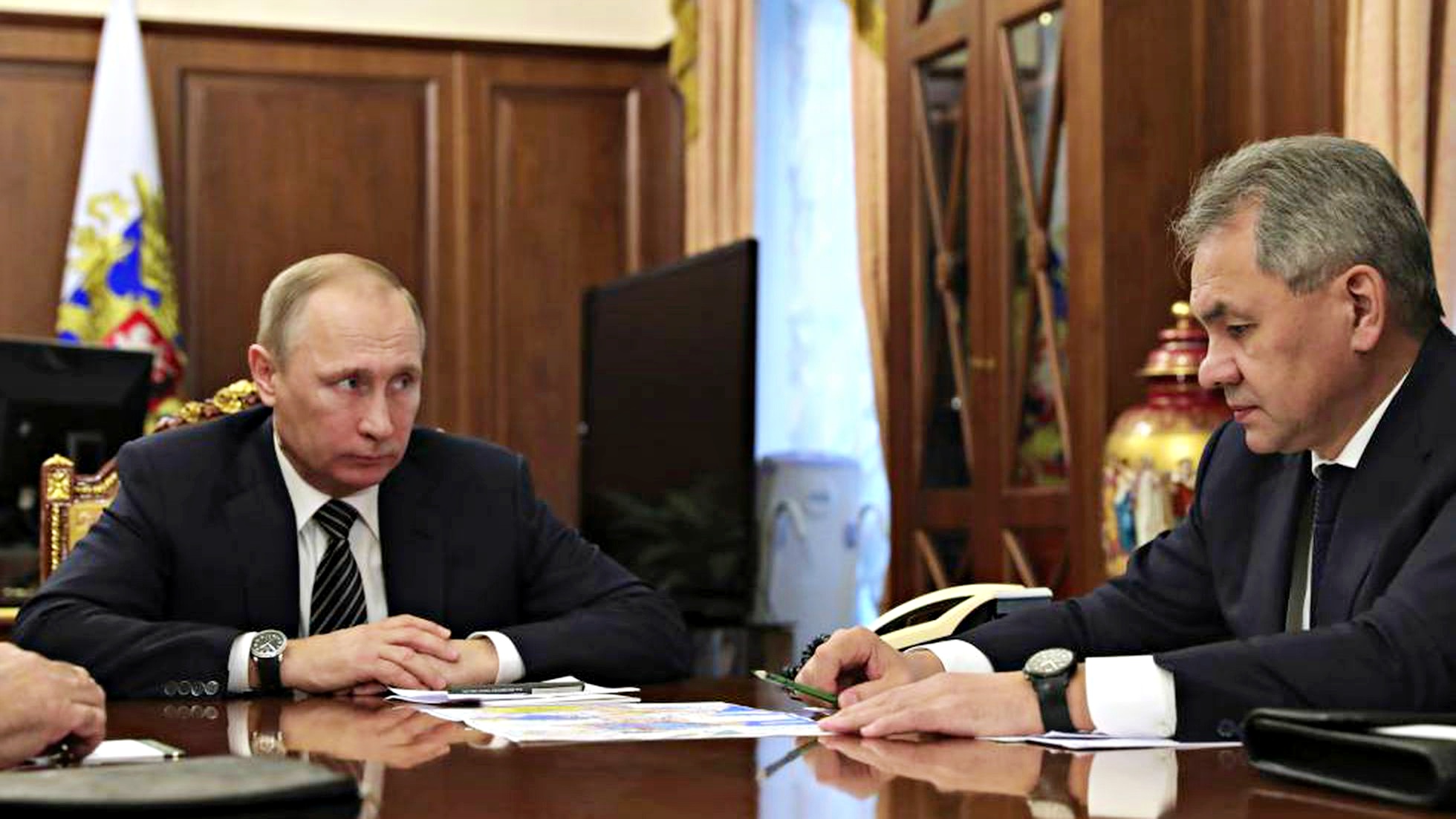 Vladimir Putin e Sergei Shoigu