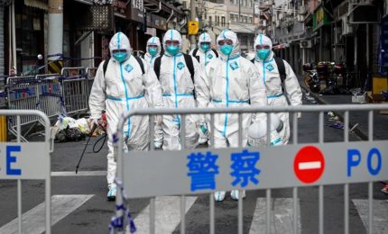 Shanghai, la protesta contro il lockdown con pentole e padelle