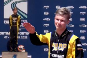 pilota-russo-saluto-nazista-bandiera-italiana