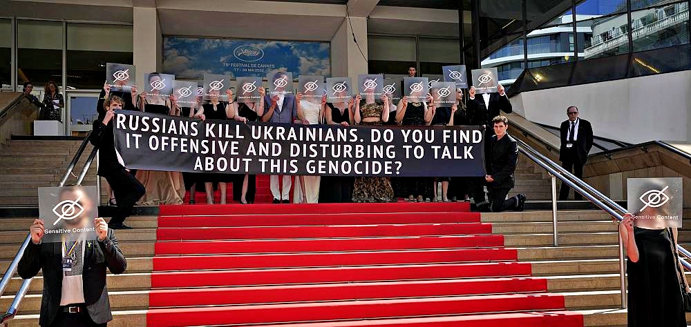 A Cannes sul red carpet il cast ucraino protesta contro la guerra