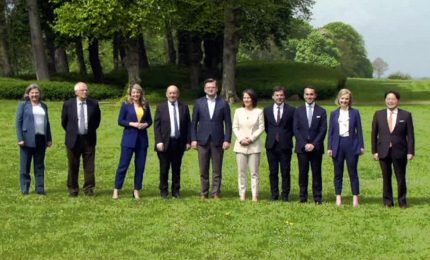 Foto di famiglia per i ministri degli Esteri al G7 in Germania