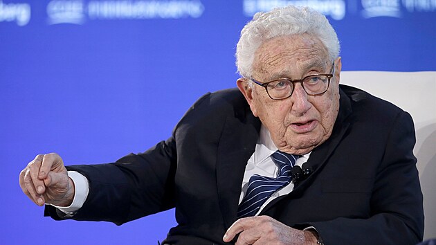Polverone Kissinger dopo dichiarazioni da Davos. Zelensky storce muso