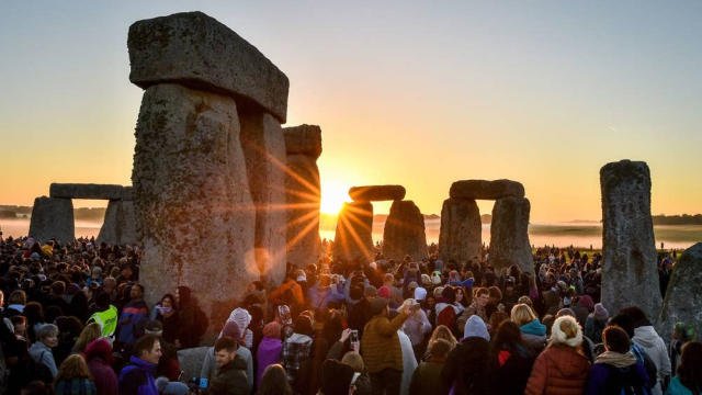 182055-solstizio-destate-2019-il-video-straordinario-da-stonehenge