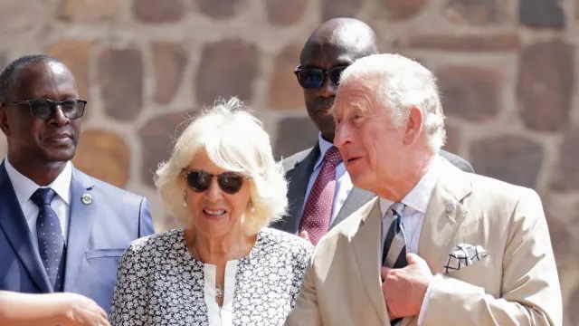 Carlo e Camilla arrivano in Ruanda per vertice Commonwealth
