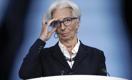 "Inflazione elevata" e rialzo tassi, Lagarde vede nero