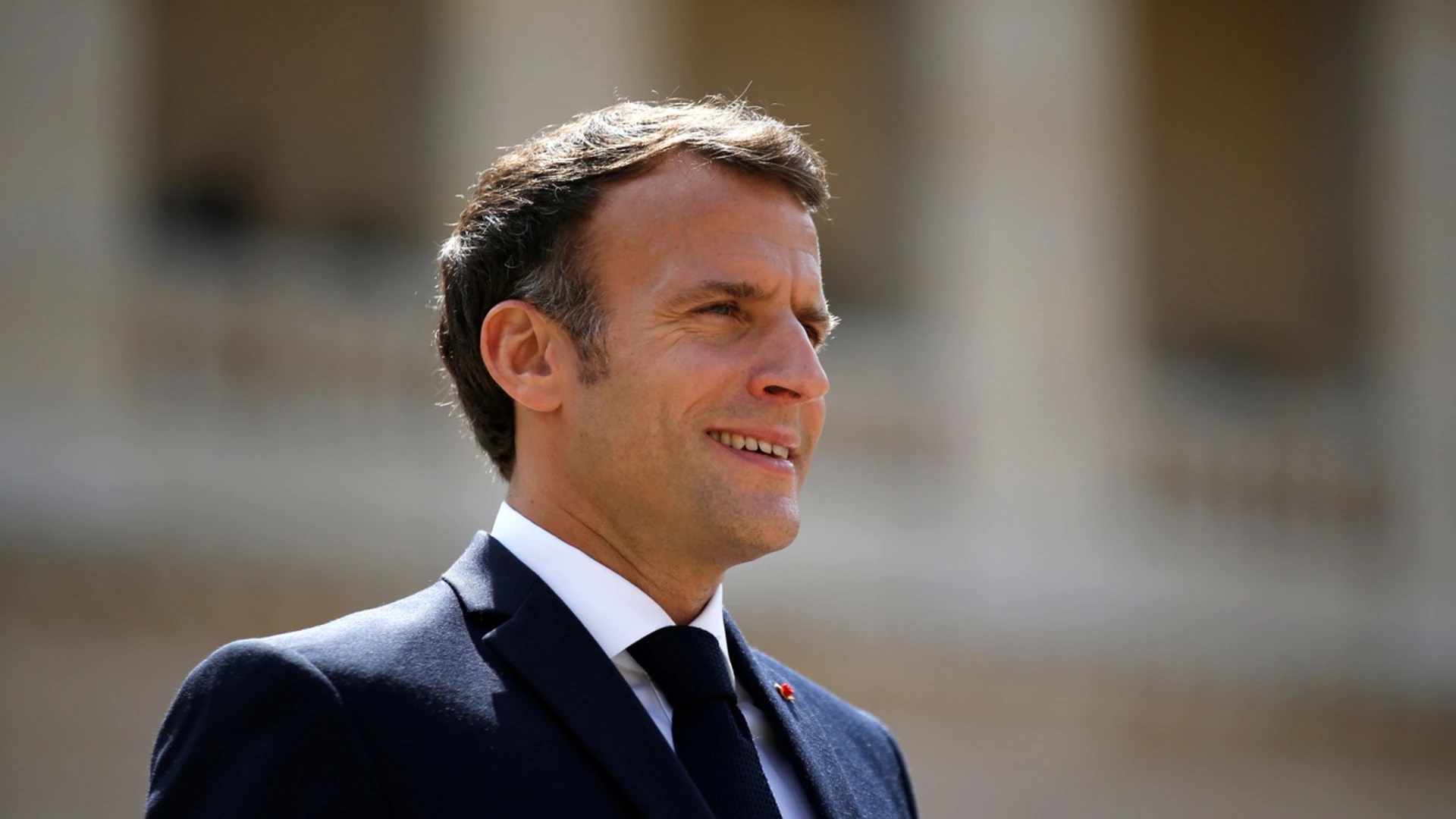 A Macron piace la guerra: non escludere invio truppe occidentali