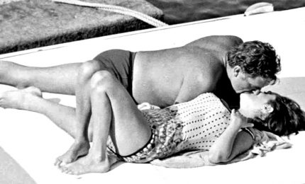 Il bacio tra Liz Taylor e Richard Burton diventa un'opera NFT
