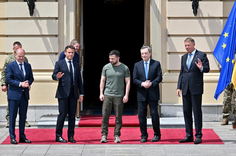 Draghi a Kiev. Premier: “Italia vuole Ucraina nell’Ue”