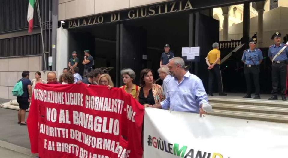 Ponte Morandi, giornalisti protestano a Genova: no al bavaglio