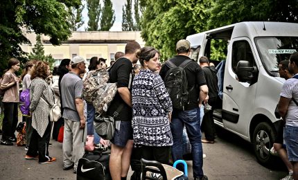Sindaco di Sloviansk invita i residenti a evacuare la città. Russi pronti a invadere