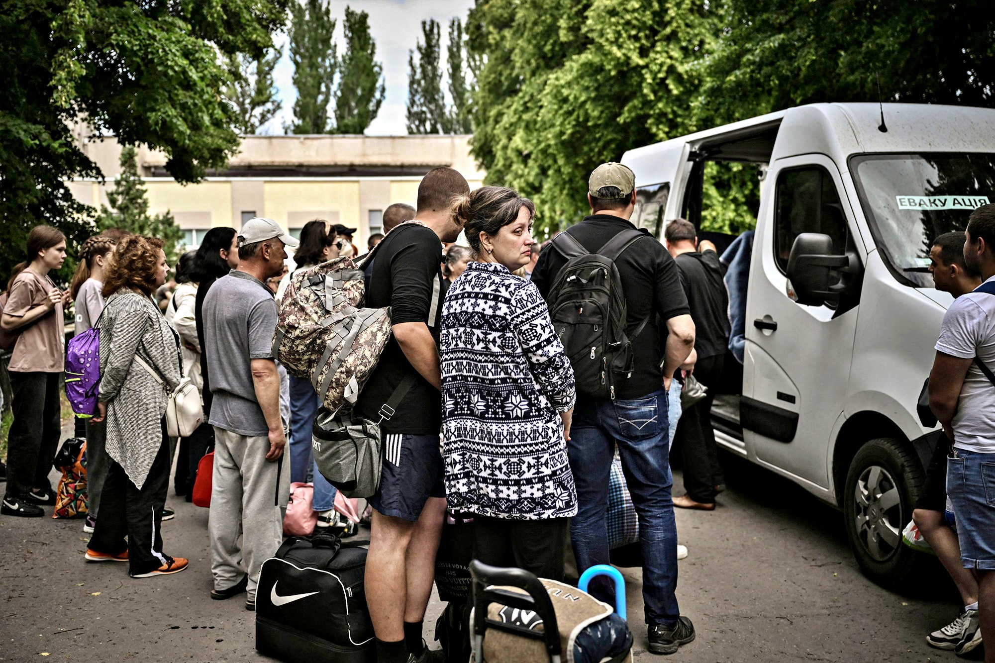 Sindaco di Sloviansk invita i residenti a evacuare la città. Russi pronti a invadere
