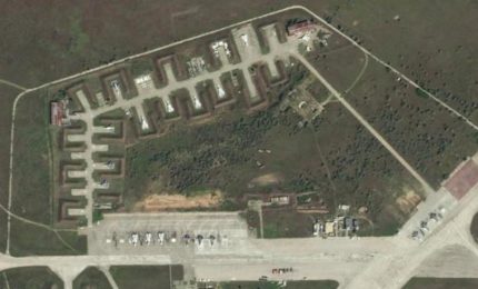 Aerei russi distrutti in Crimea, almeno 9 nella base di Saki