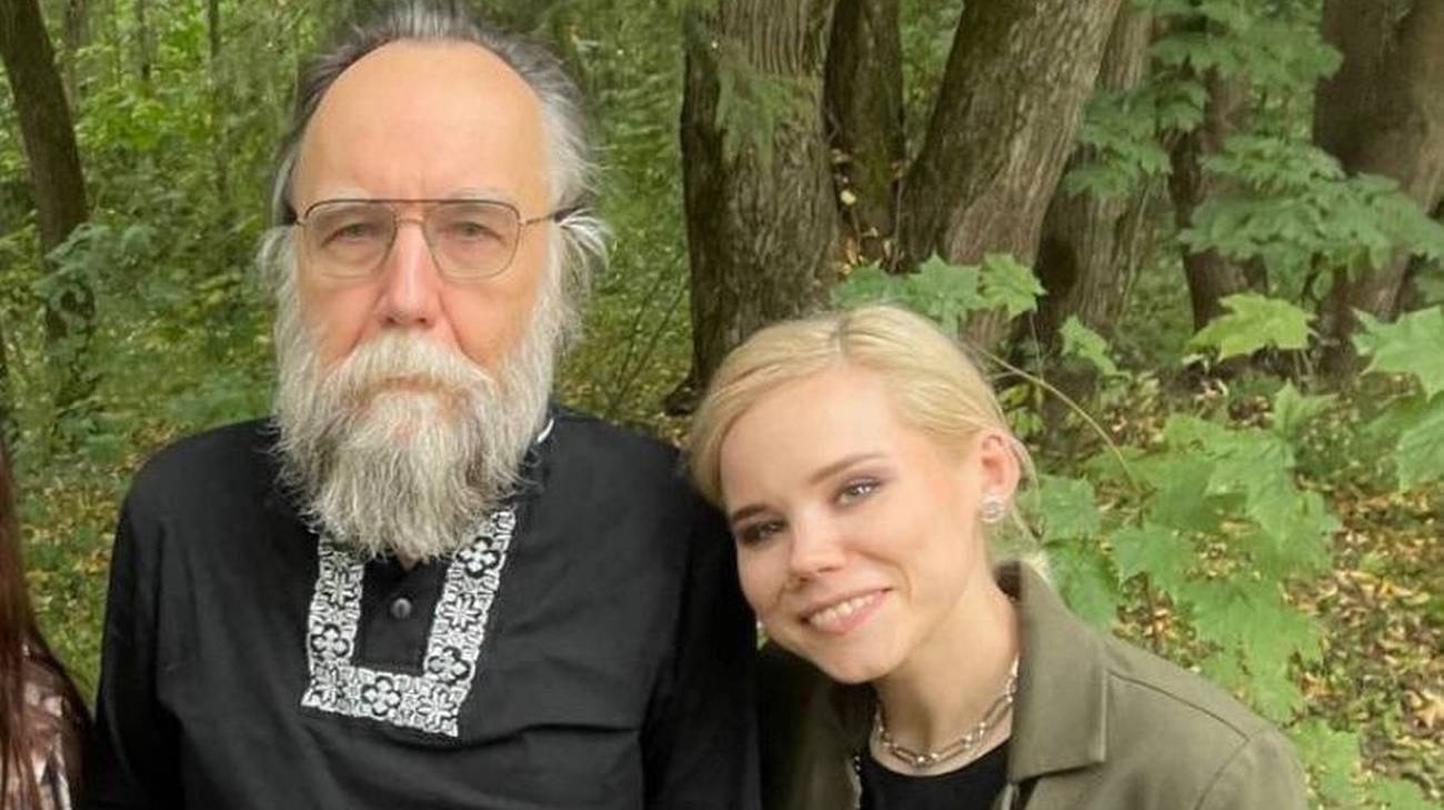 Russia, esplode la sua auto: muore la figlia di Dugin. L’ipotesi, attentato al filosofo