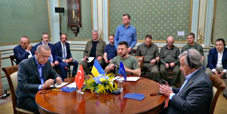 Mosca apre a negoziati Putin-Zelensky. Accordo Ankara-Kiev per ricostruzione