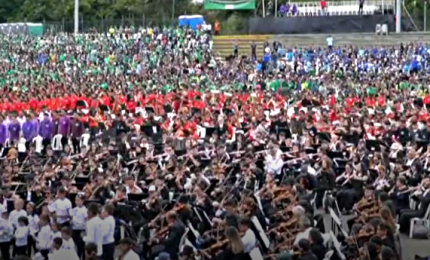 Con 16.000 musicisti a Bogotà il più grande concerto al mondo