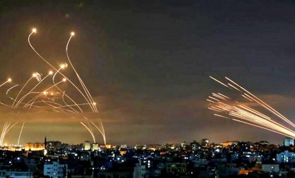Oltre 100 razzi sparati da Gaza, 60 hanno raggiunto Israele. Ucciso leader della Jihad
