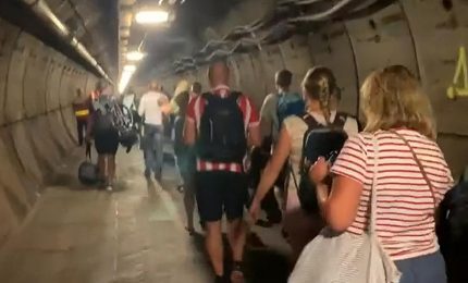 Guasto a treno, persone bloccate per ore in tunnel della Manica