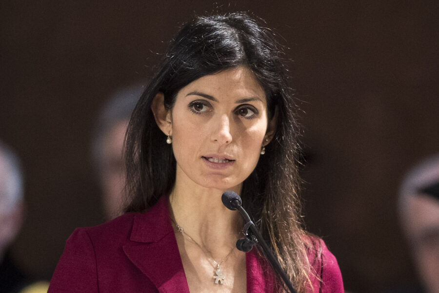 Tensione nel M5s, Raggi chiede a Grillo chiarezza su regolamento ‘parlamentarie’