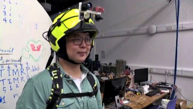 Caschi con intelligenza artificiale per aiutare vigili del fuoco