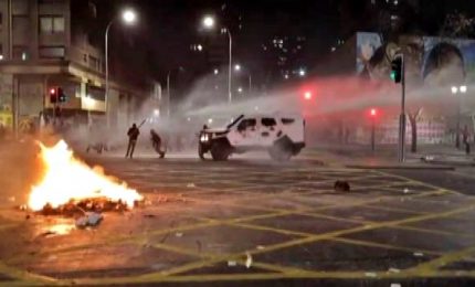 Cile, scontri a Santiago dopo il "no" alla nuova Costituzione