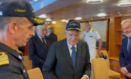 Mattarella visita la nave militare portaerei Cavour