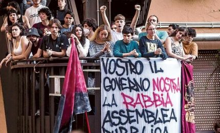 Roma, centinaia di studenti occupano Scienze Politiche