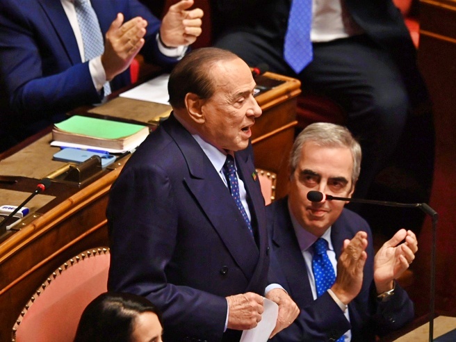 Berlusconi promette lealtà a Meloni: ma sei premier grazie a me