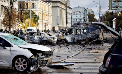 Nuovi raid russi su città ucraine, colpite infrastrutture e aree civili