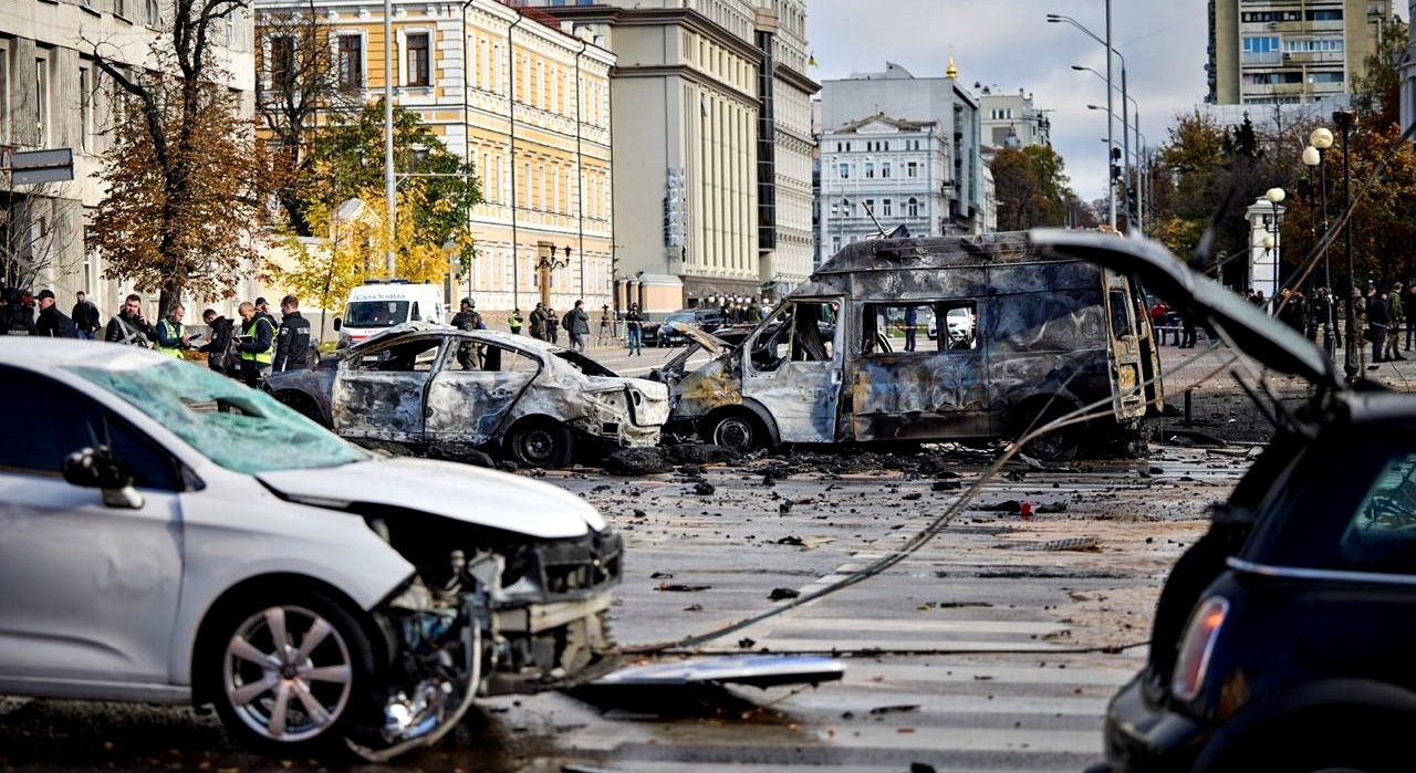 Nuovi raid russi su città ucraine, colpite infrastrutture e aree civili