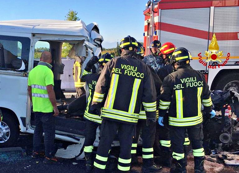 Incidente in A4, morti 7 ragazzi disabili e il loro accompagnatore