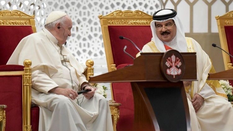 Papa in Bahrein: rivalità e populismi mettono a repentaglio sicurezza