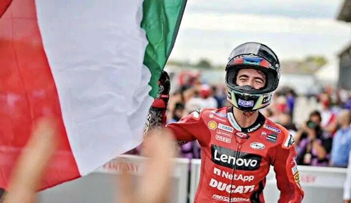 Bagnaia campione del mondo 13 anni dopo Valentino Rossi