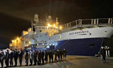 Migranti, sbarcati a Catania naufraghi a bordo della Geo Barents