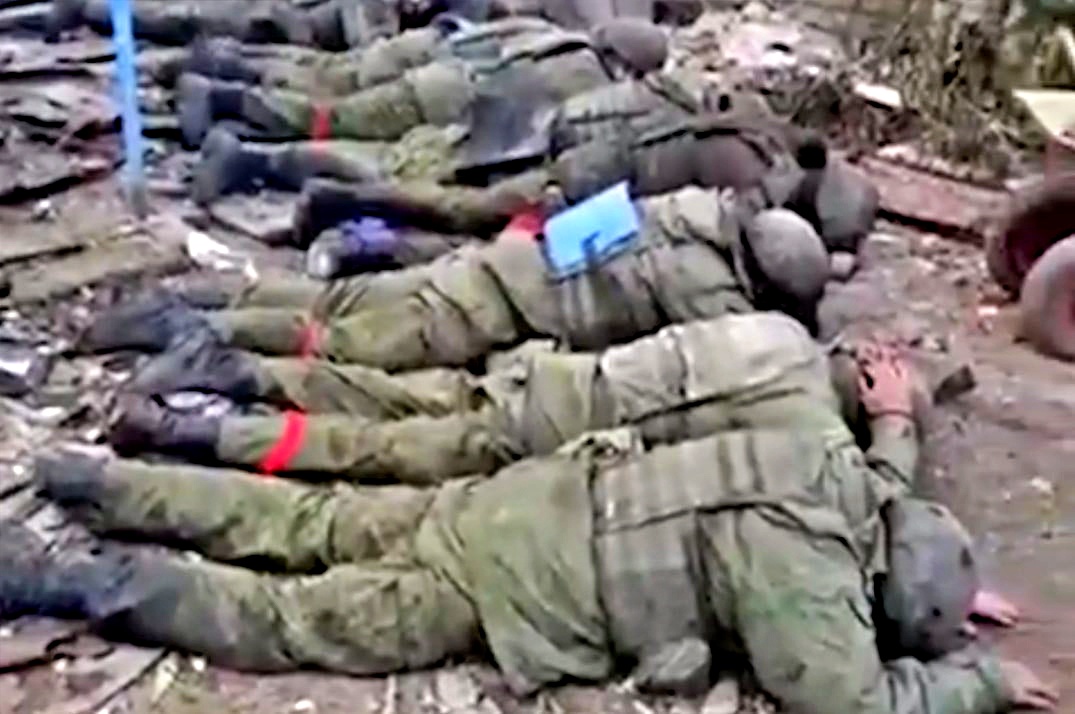 Mosca: ucraini hanno deliberatamente ucciso 10 prigionieri russi