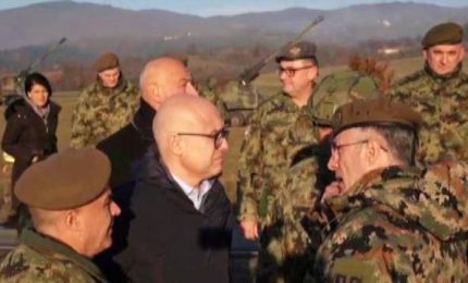 Ministro serbo visita base militare al confine col Kosovo